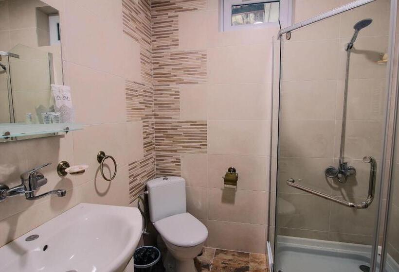 پانسیون Luca Lili