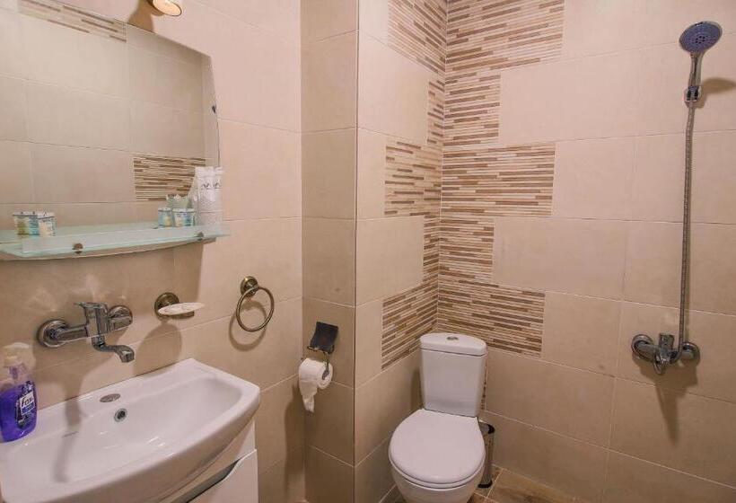 پانسیون Luca Lili