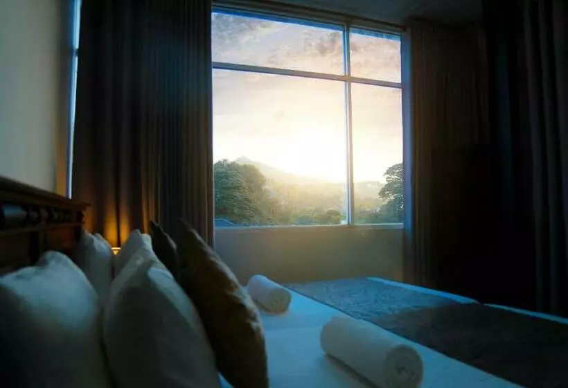 Auberge Kandy Tower Inn