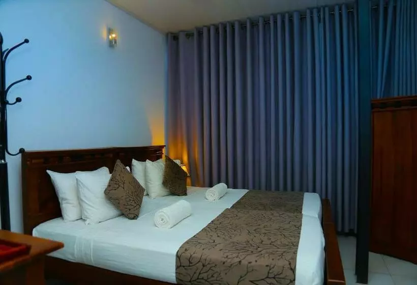 Auberge Kandy Tower Inn