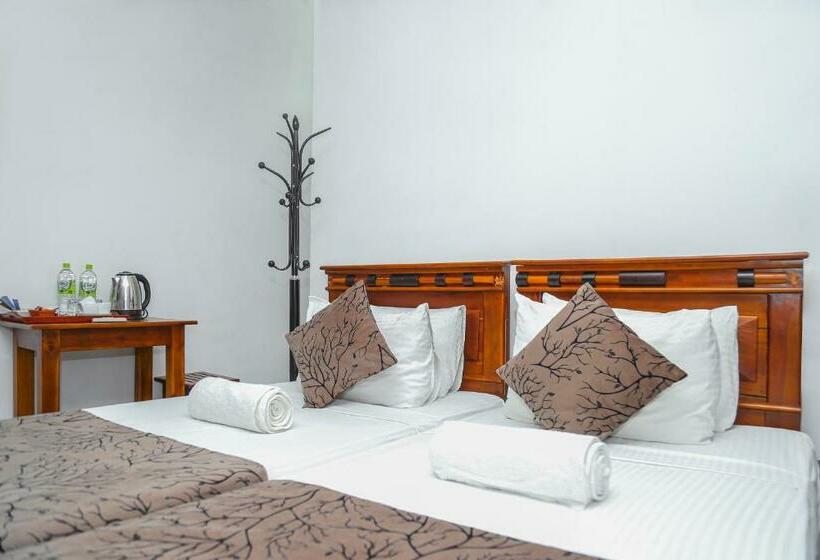 הוסטל Kandy Tower Inn