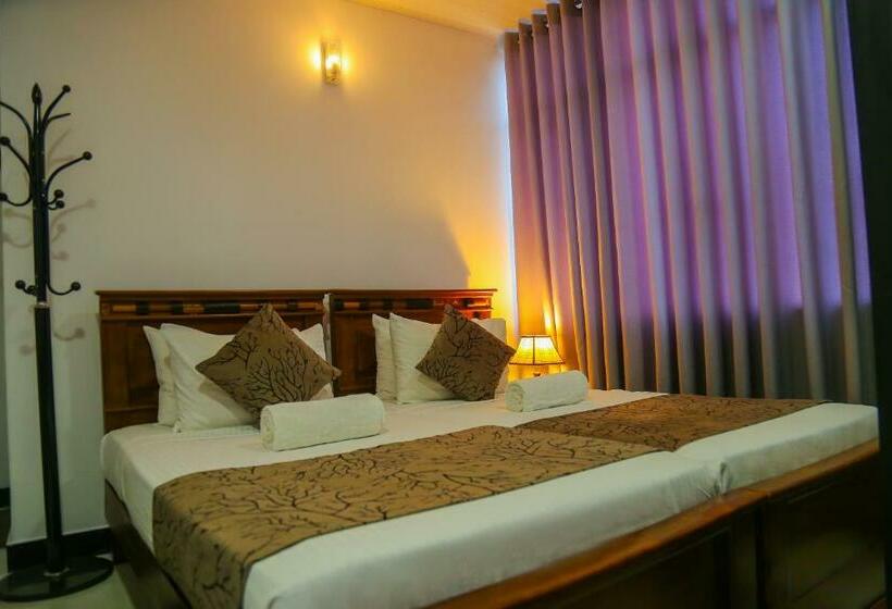 הוסטל Kandy Tower Inn