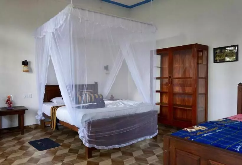 تختخواب و صبحانه Sun View Resort Kithalella