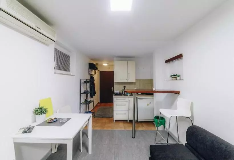 پانسیون Apartments Luka