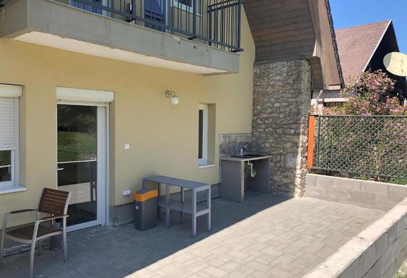 ペンション Juno Apartman Vendégház