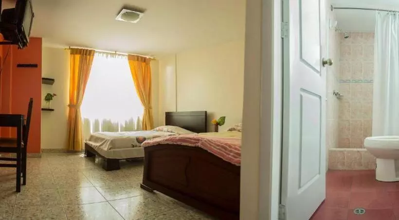ユースホステル Hostal La Rosa Otavalo