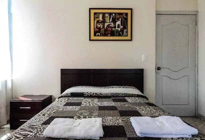 ユースホステル Hostal La Rosa Otavalo
