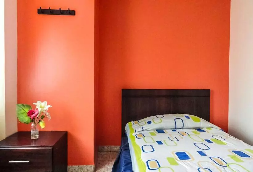 ユースホステル Hostal La Rosa Otavalo