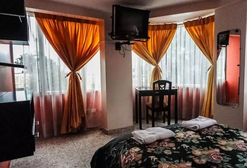 ユースホステル Hostal La Rosa Otavalo