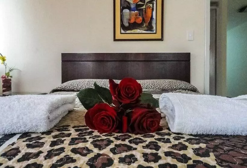 ユースホステル Hostal La Rosa Otavalo