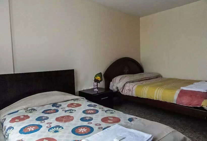 ユースホステル Hostal La Rosa Otavalo