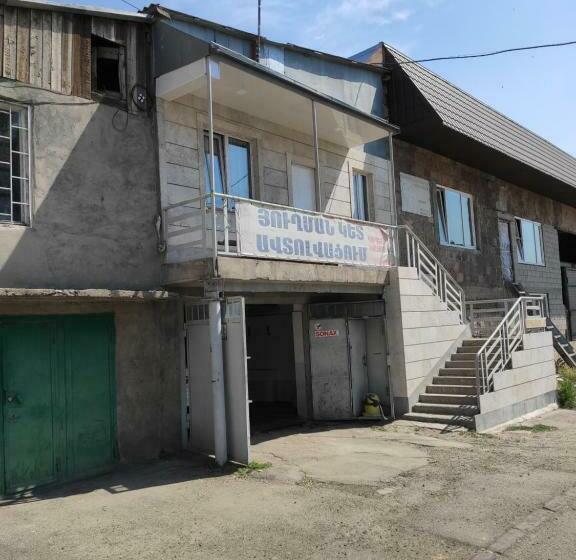 هاستل Sevan Em & Yu