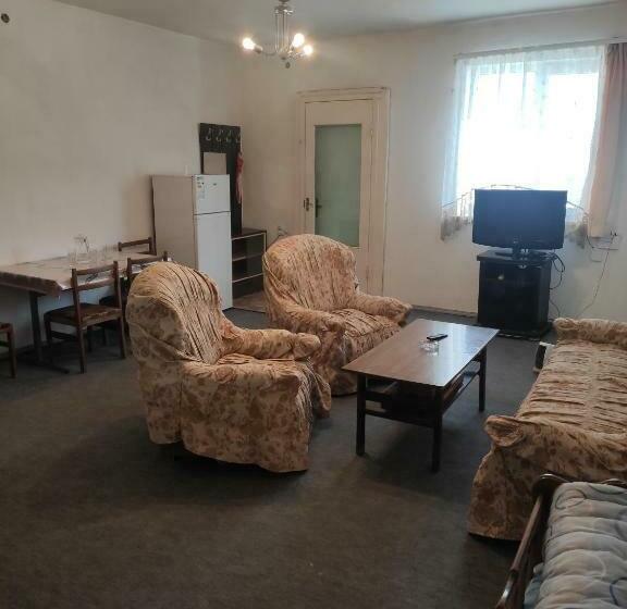 هاستل Sevan Em & Yu