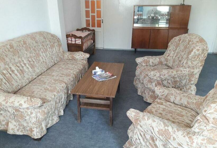 هاستل Sevan Em & Yu