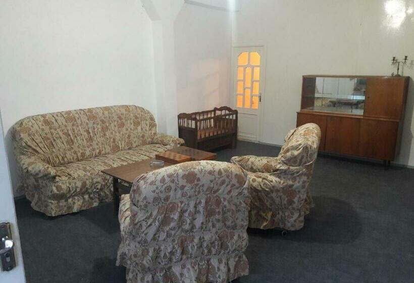 هاستل Sevan Em & Yu