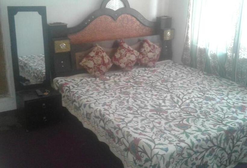 پانسیون Alamdar Guest House