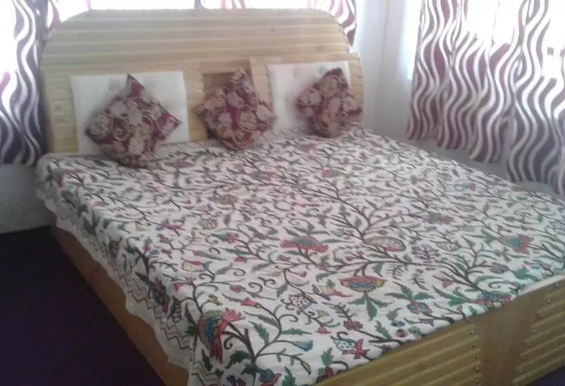 Majatalo Alamdar Guest House