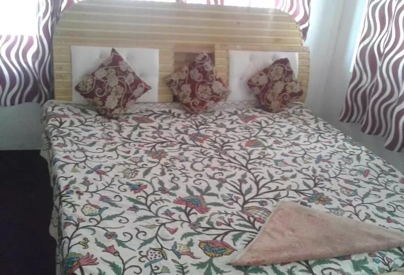 Majatalo Alamdar Guest House