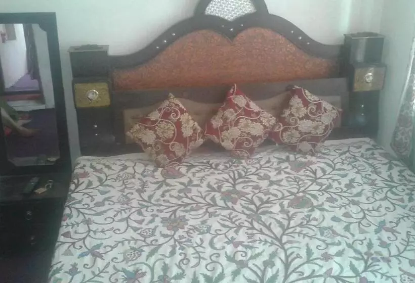 Majatalo Alamdar Guest House