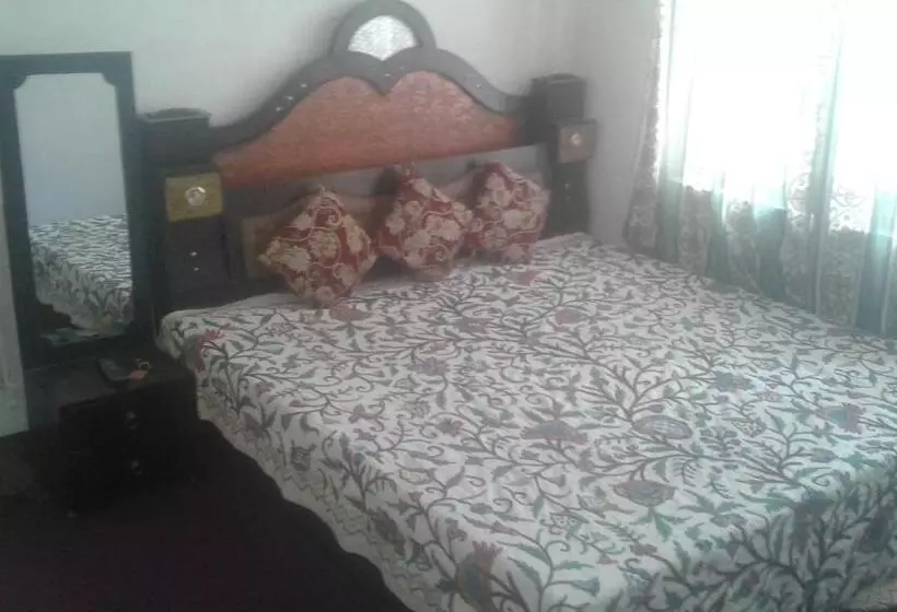 Majatalo Alamdar Guest House
