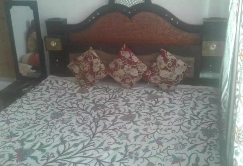 Majatalo Alamdar Guest House