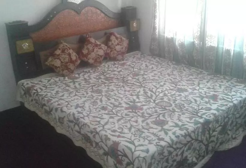 Majatalo Alamdar Guest House