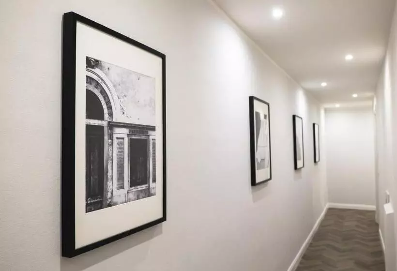 پانسیون The Gallery 42 Guest House