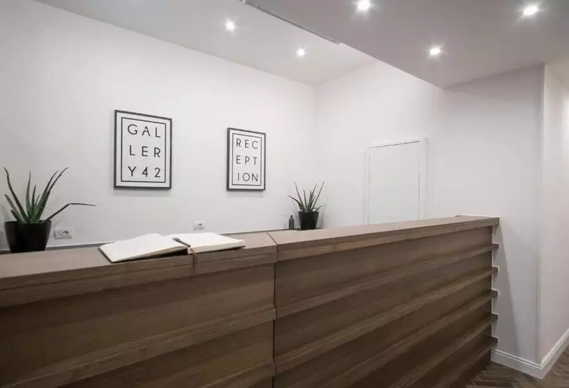 پانسیون The Gallery 42 Guest House