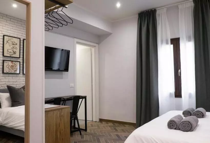 پانسیون The Gallery 42 Guest House