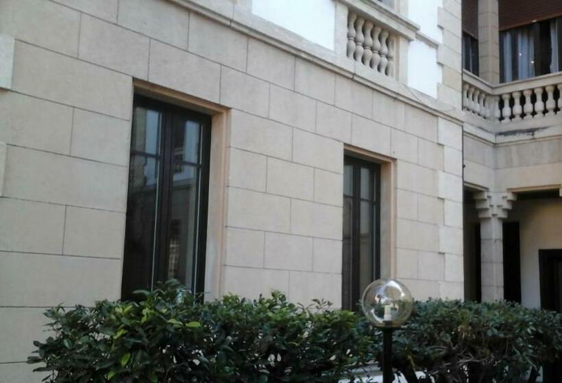 پانسیون Arena Luxury Rooms