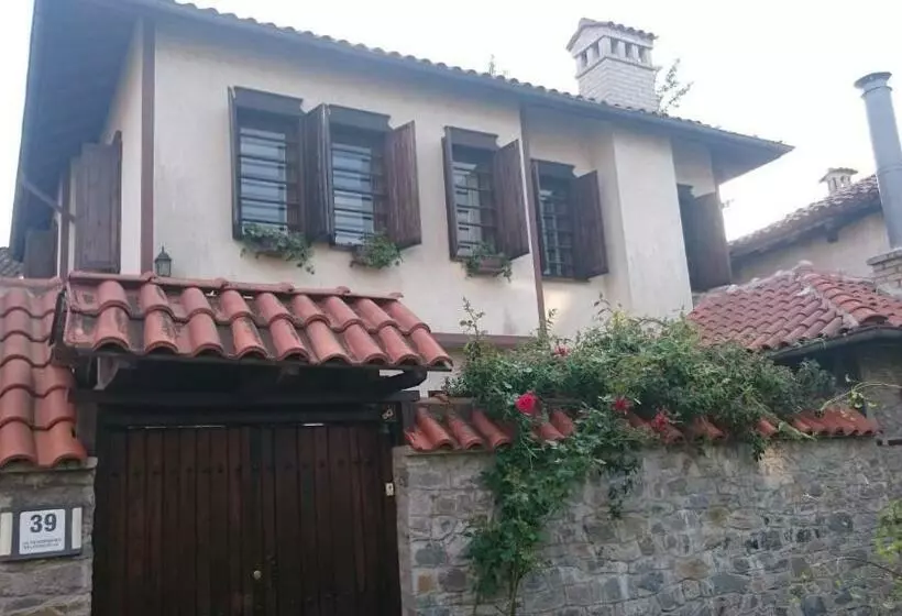 Majatalo Guest House The House