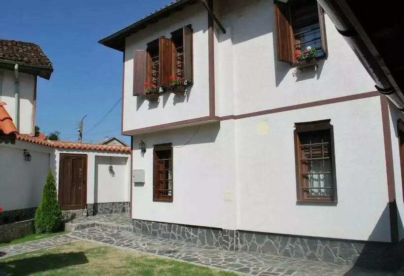 Majatalo Guest House The House