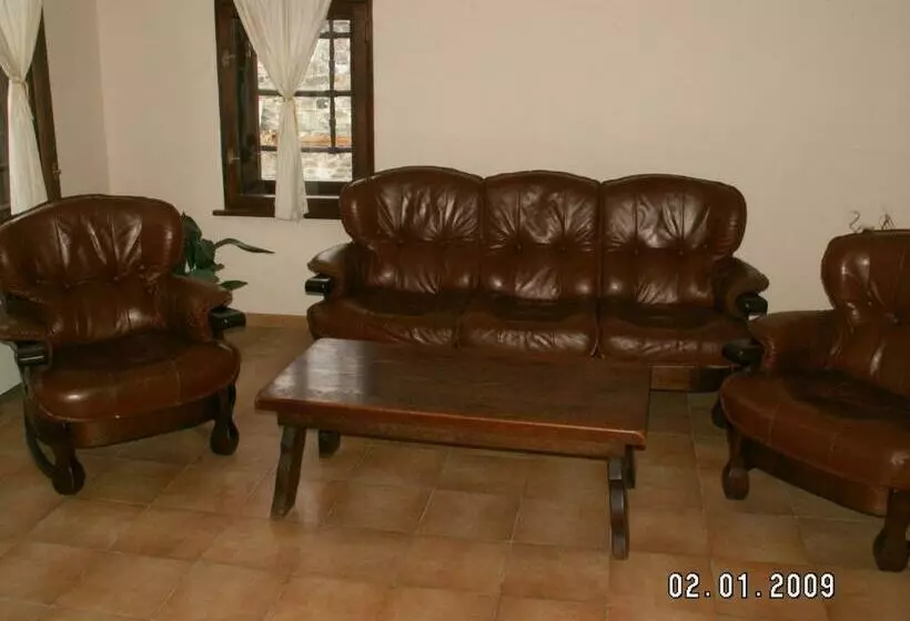 Majatalo Guest House The House