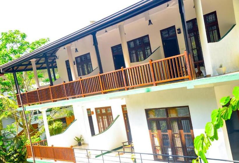 پانسیون Hiru Resort Inn Unawatuna