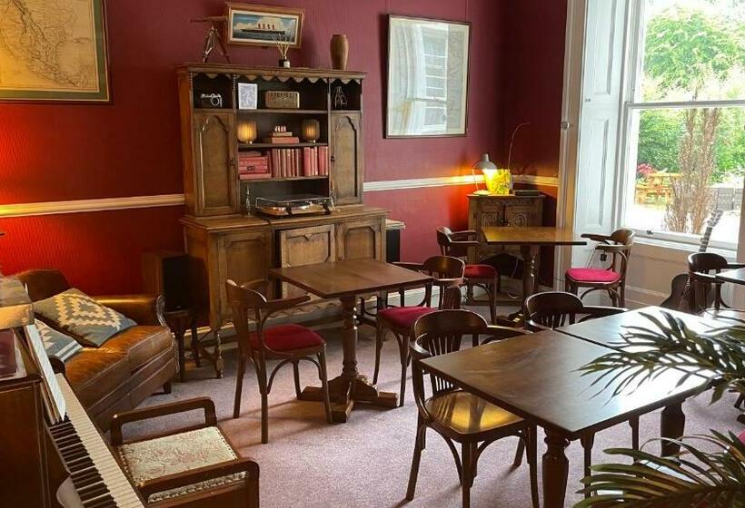 Pensjonat Moffat Independent Hostel