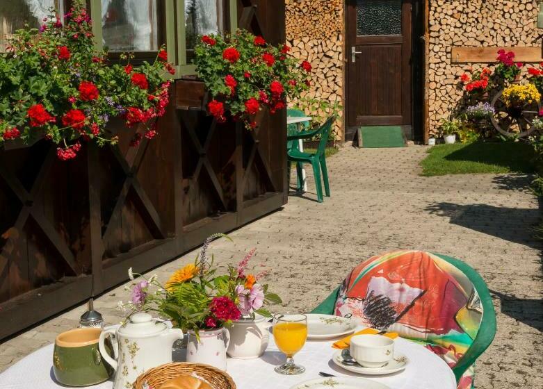 هاستل Haus Karoline