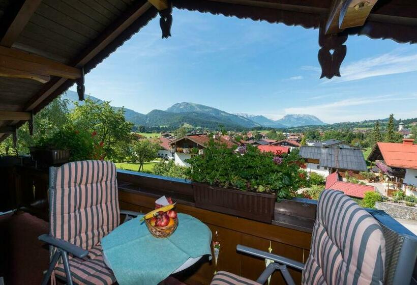 هاستل Haus Karoline