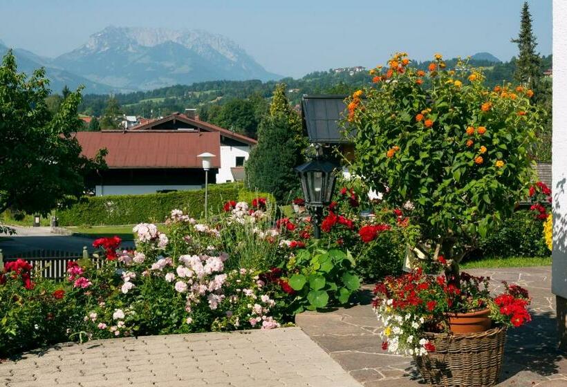 هاستل Haus Karoline