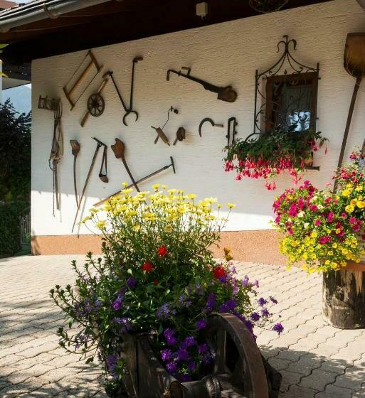 هاستل Haus Karoline