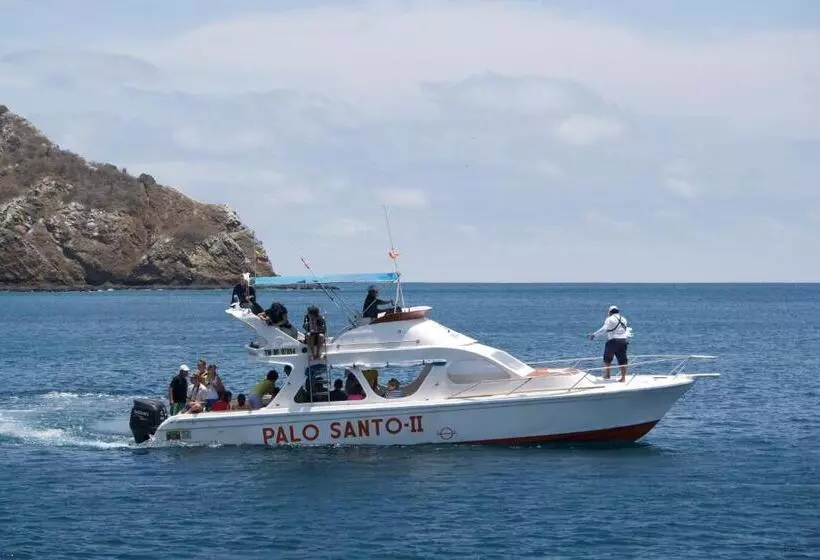 ユースホステル Whale House