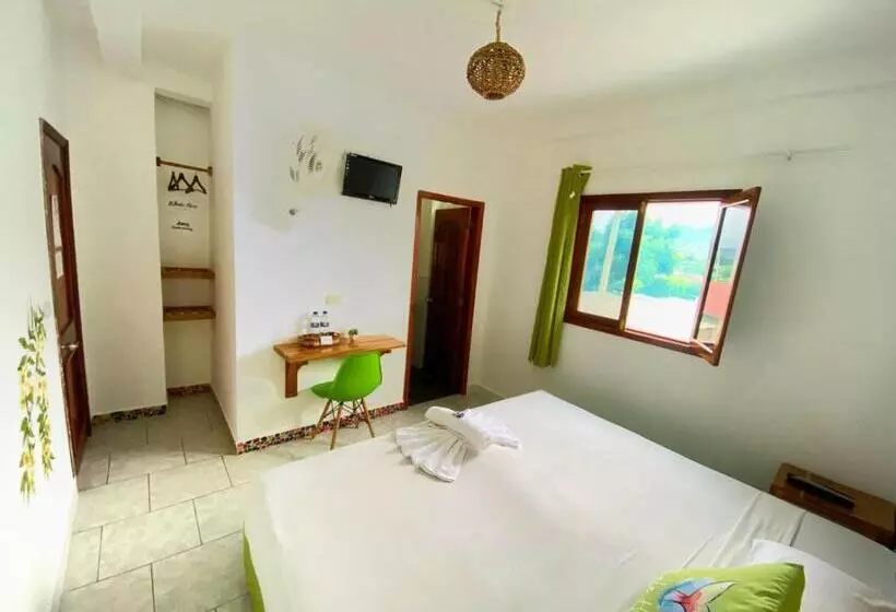 ユースホステル Whale House