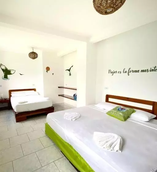 ユースホステル Whale House