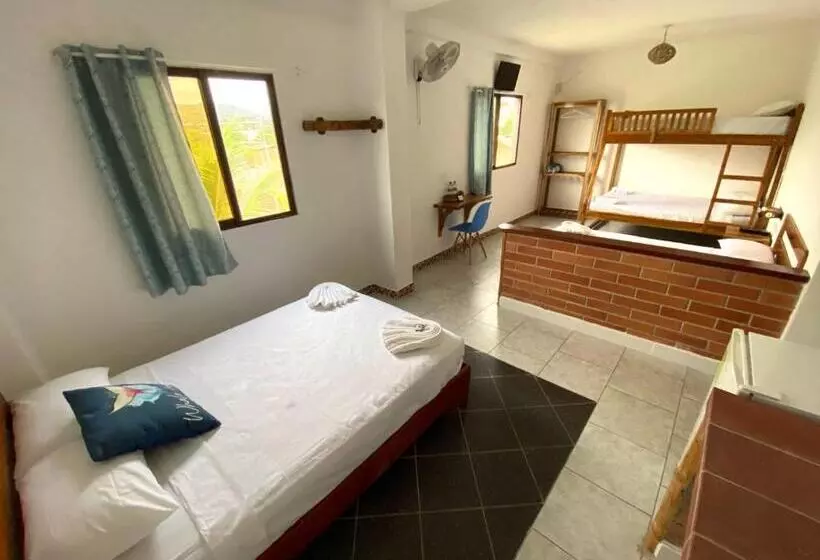 ユースホステル Whale House