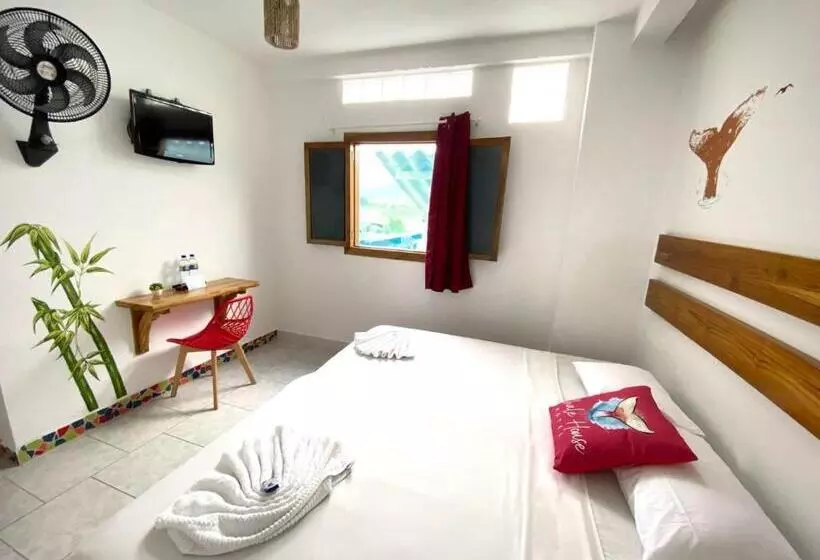 ユースホステル Whale House