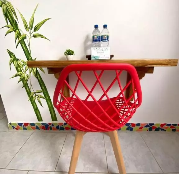 ユースホステル Whale House