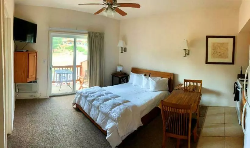 Canyon Plaza Premier Studio And Apartments