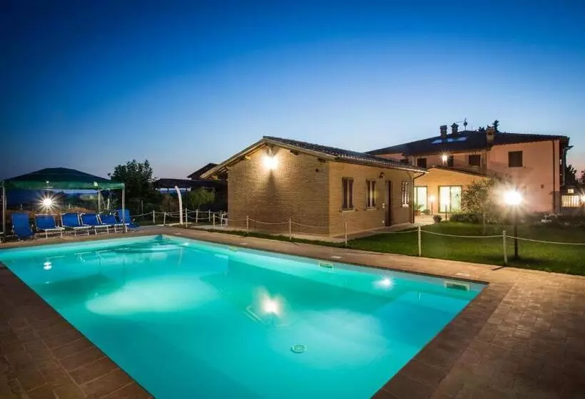 ホテル Agriturismo La Rosa Montefalco