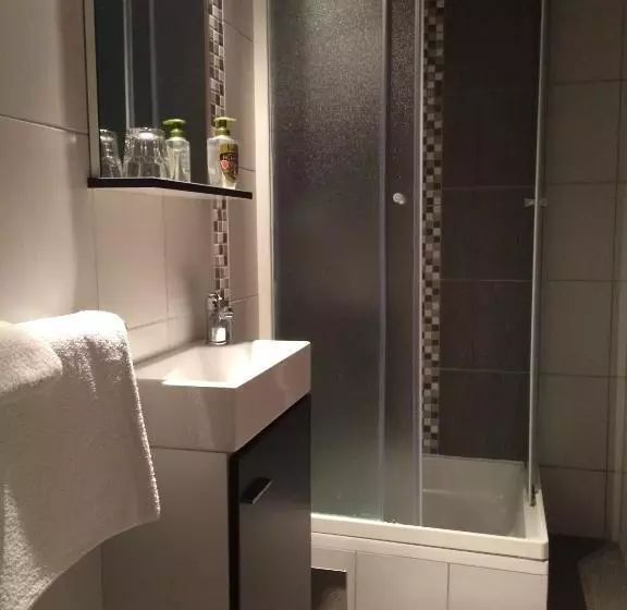 Majatalo 16 Lakes Guesthouse