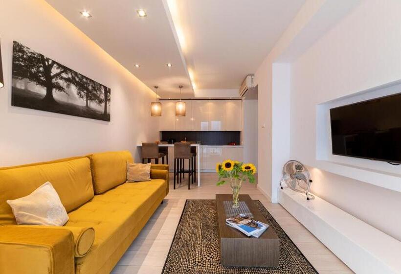 Platinum Towers E Apartments