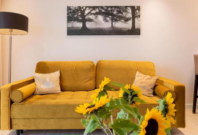 Platinum Towers E Apartments